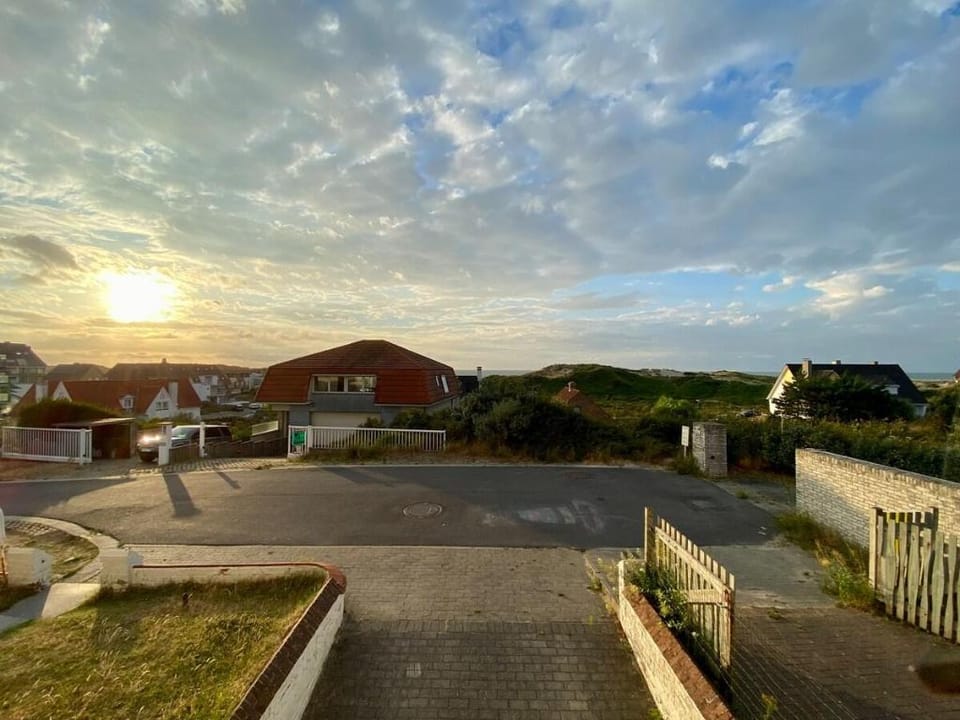 Villa in duinen - jacuzzi met zeezicht  Hotel in Koksijde