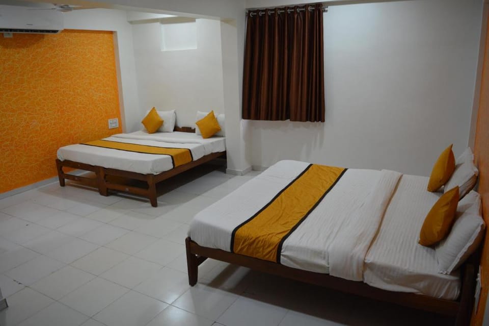 Located near by Airport,very nice and comfortable. Apartment in Ahmedabad