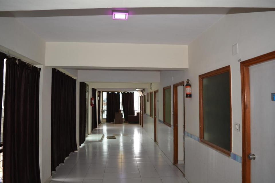 Located near by Airport,very nice and comfortable. Apartment in Ahmedabad