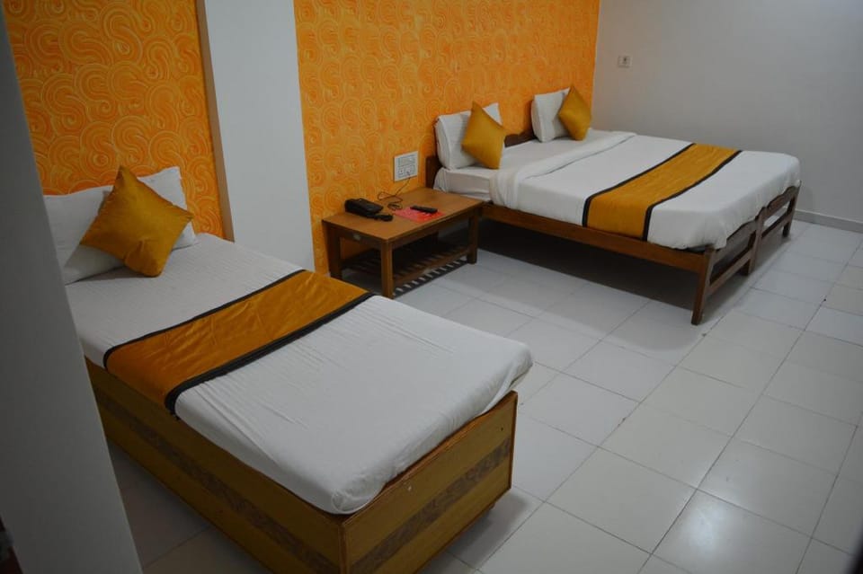 Located near by Airport,very nice and comfortable. Apartment in Ahmedabad