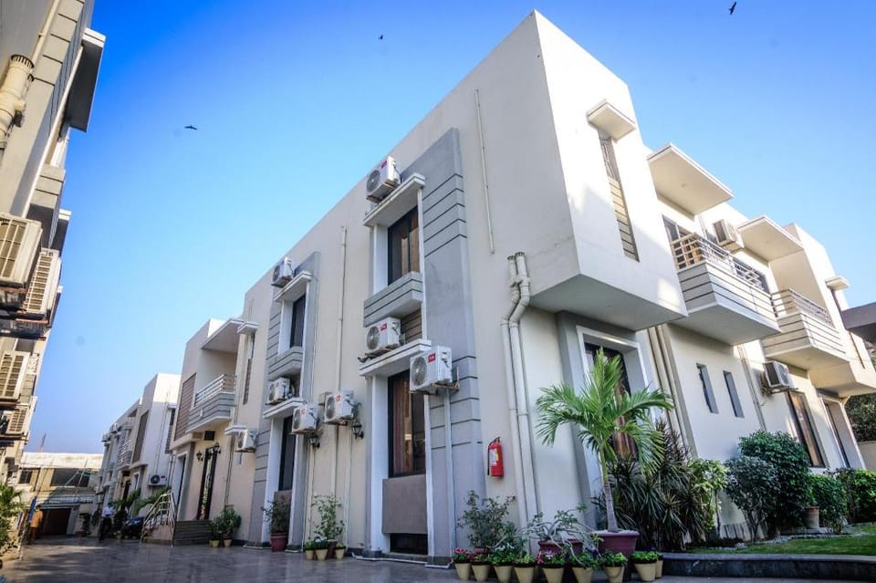 LOKAL Rooms x Shahrah-e-Faisal (PECHS) Hotel in Karachi