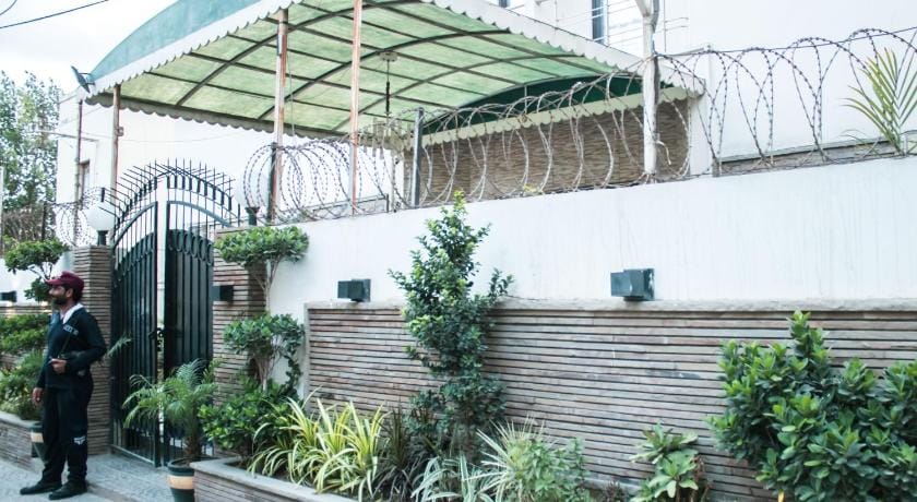 LOKAL Rooms x Shahrah-e-Faisal (PECHS) Hotel in Karachi