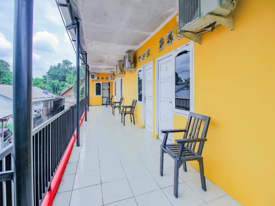 OYO 90216 Kost Sanny Hotel in Indonesia