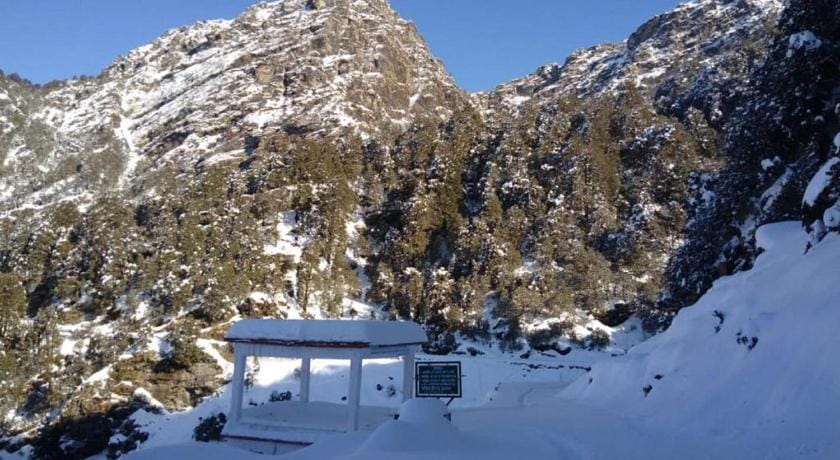 Chopta Himrab Resort Hotel in Uttarakhand