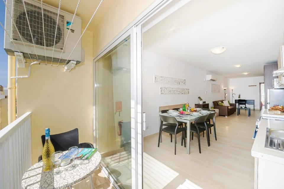 Summer Breeze Comfort Apartment Apartment in Saint Paul's Bay