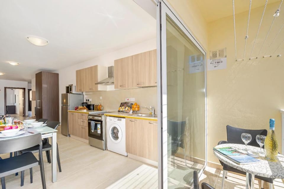 Summer Breeze Comfort Apartment Apartment in Saint Paul's Bay
