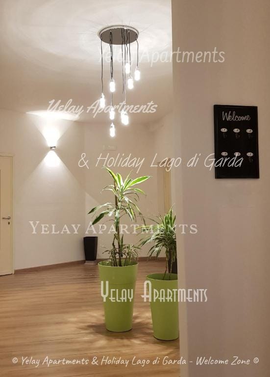 Yelay Apartments Holiday TwoRoom Apartment Balcony Apartment in Lake Garda
