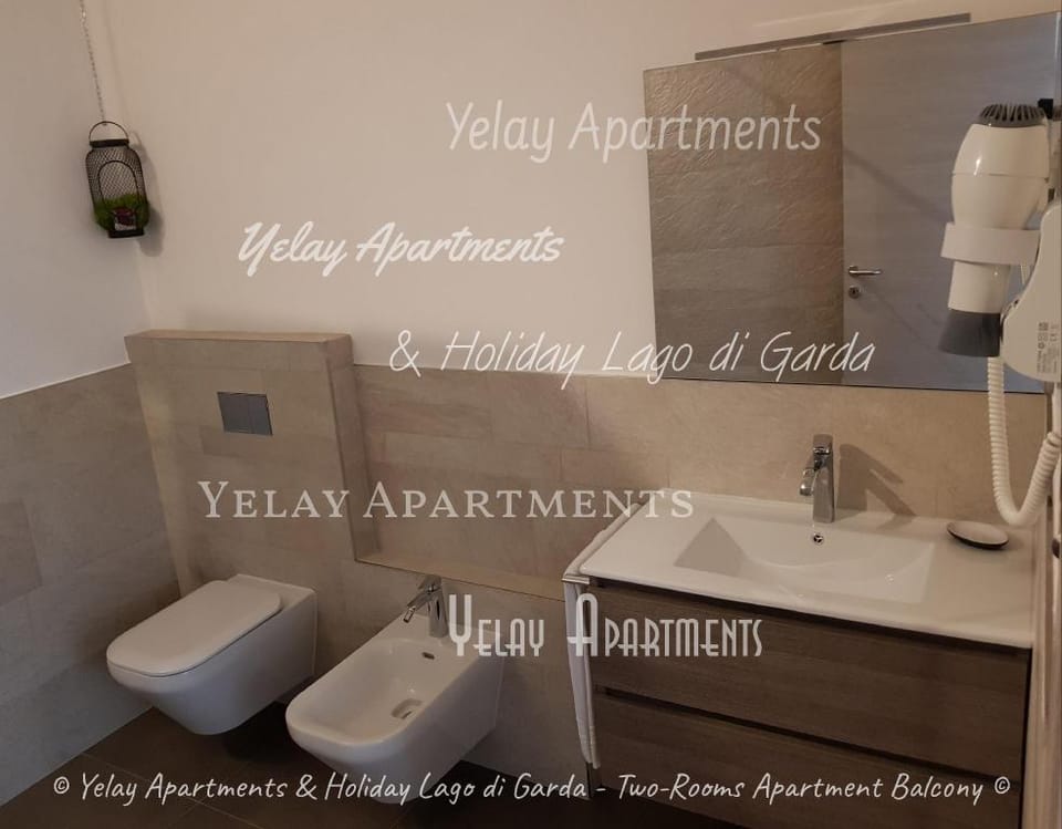 Yelay Apartments Holiday TwoRoom Apartment Balcony Apartment in Lake Garda