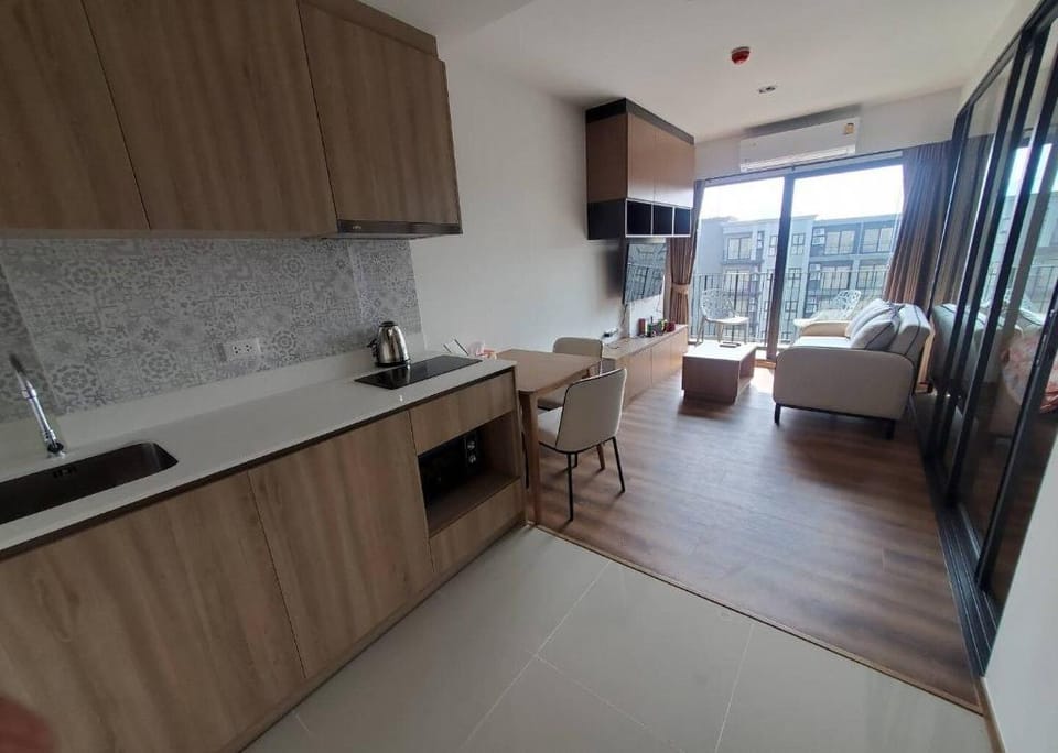 Sea & Pool View La Habana Huahin 34 Sqm High Floor Apartment in Nong Kae
