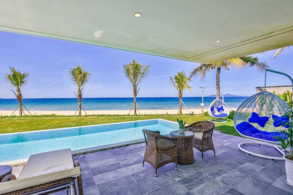 Amazing Beachfront 6 Bedrooms Villa  Villa in Hoa Hai