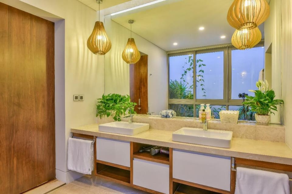 Amazing Beachfront 6 Bedrooms Villa  Villa in Hoa Hai