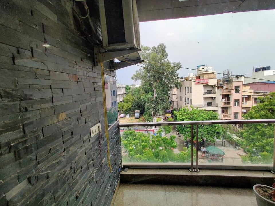 Modern 1Bhk Private Apartment w/WiFi &Kingsize Bed Apartment in New Delhi