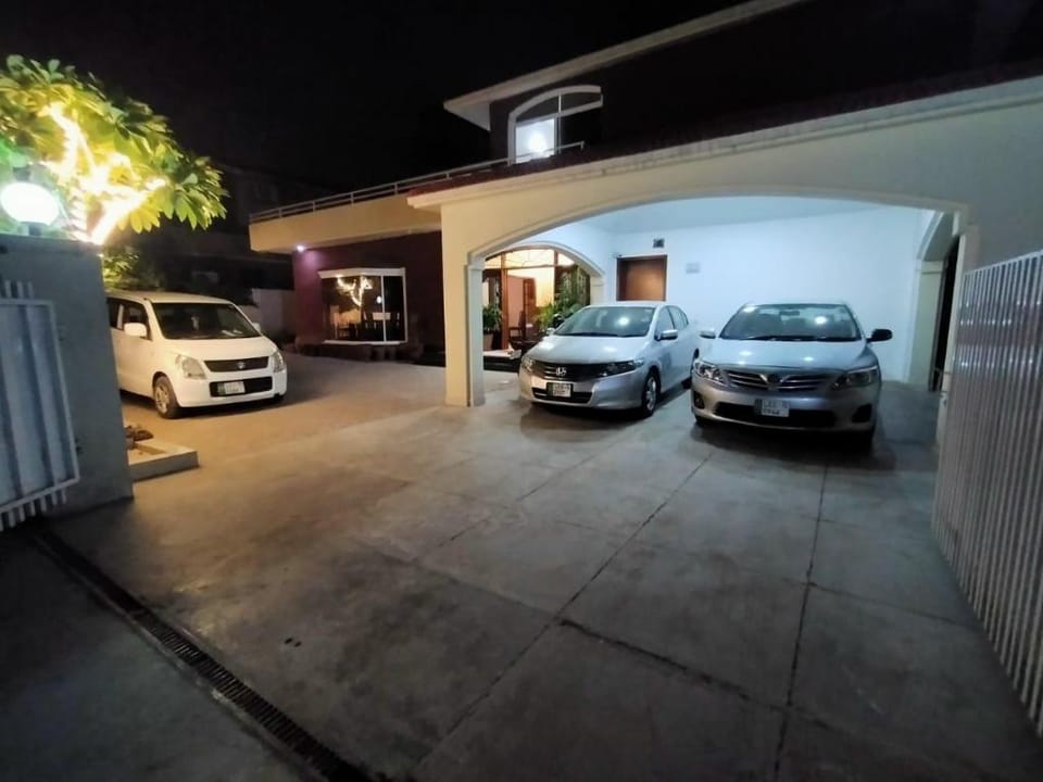 Nine-Bedroom Vacation Bungalow Vacation rental in Lahore