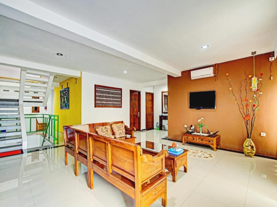 OYO 90248 D'em Homestay Family Hotel in East Java