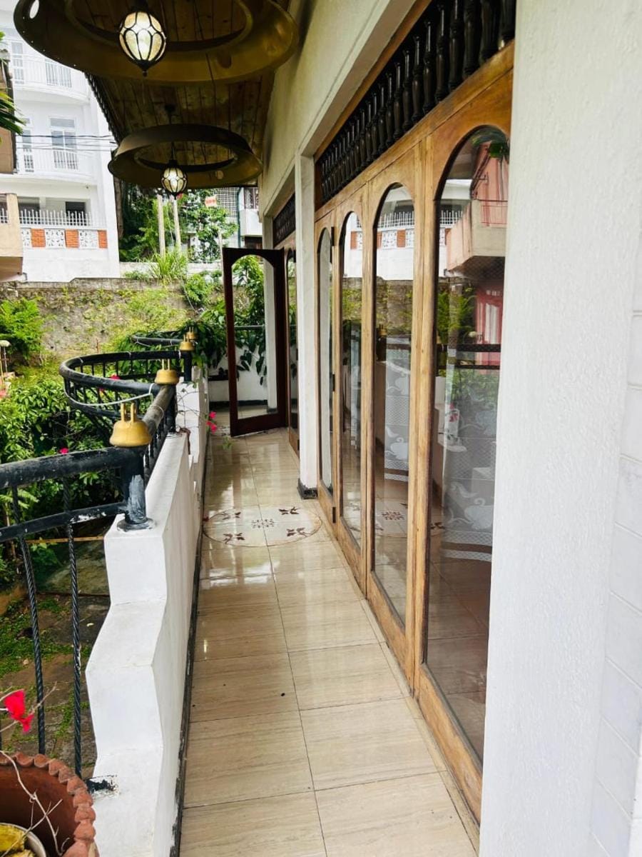 Kandy IVY Banks Holiday Resort Hotel in Kandy