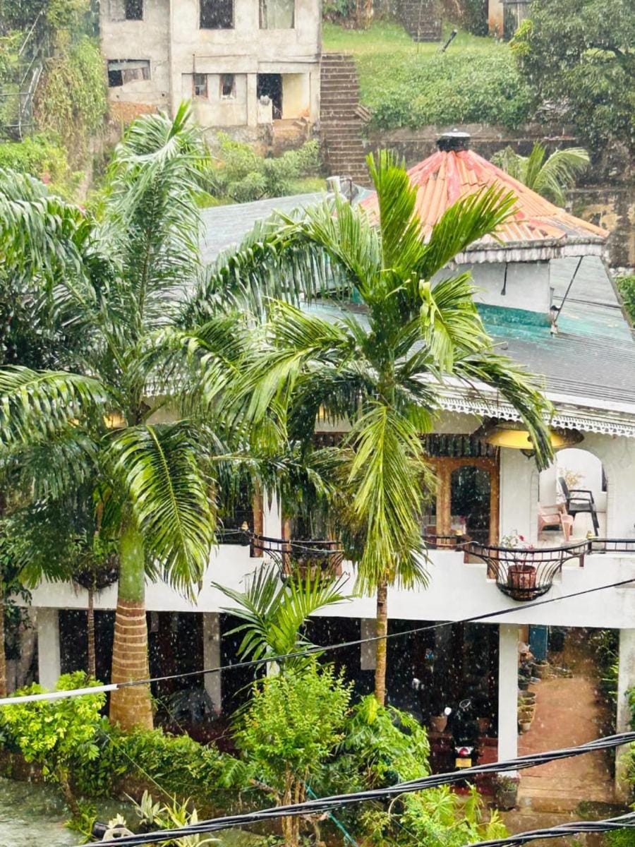Kandy IVY Banks Holiday Resort Hotel in Kandy