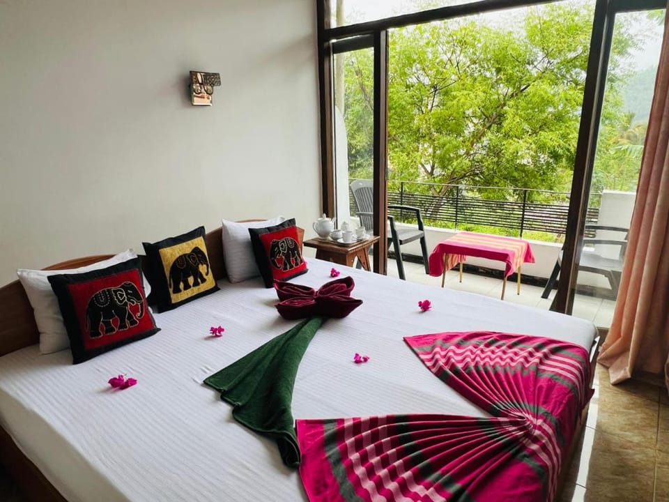 Kandy IVY Banks Holiday Resort Hotel in Kandy