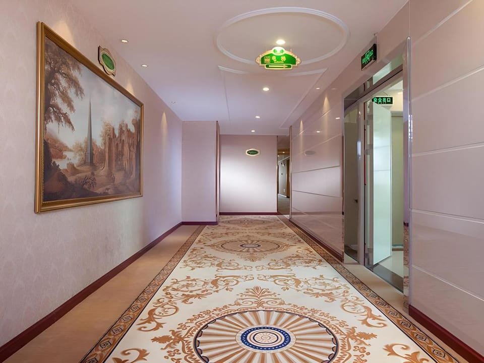 Vienna Hotel Shenzhen Guanlan Guanguang Road Fushikang Branch Hotel in Shenzhen
