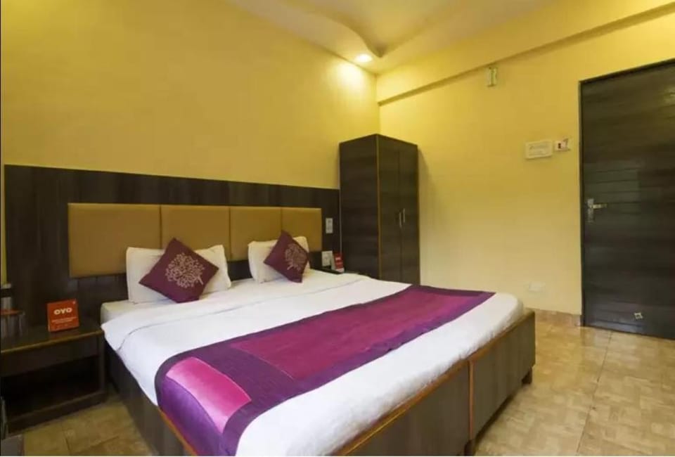 Lonavala Couple Room Royal View Apartment in Lonavla