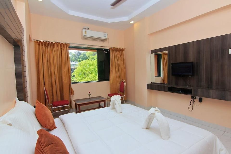 Lonavala Couple Room Royal View Apartment in Lonavla