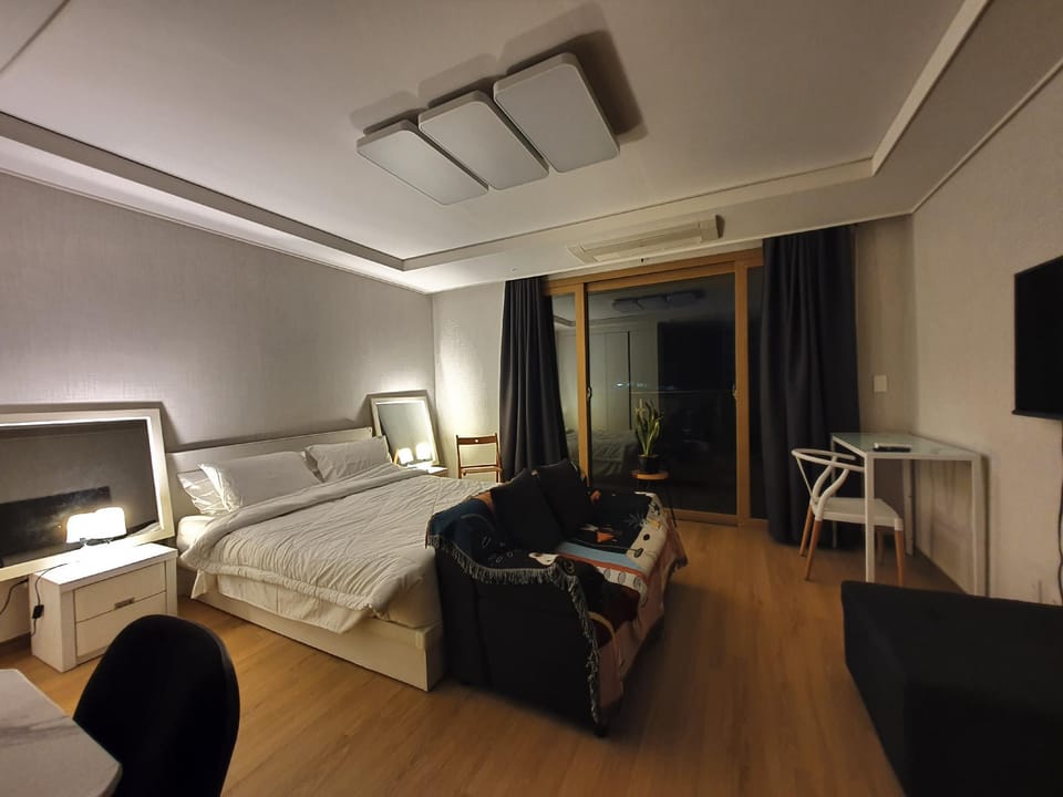 Condo in Clark Near Aqua Planet and Clark Safari Apartment in Angeles