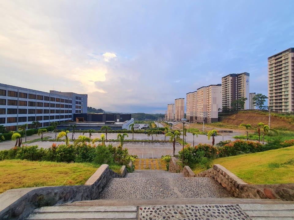 Condo in Clark Near Aqua Planet and Clark Safari Apartment in Angeles