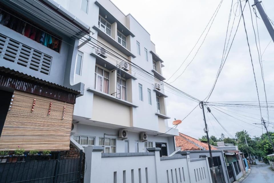 Koolkost Syariah near Universitas Moestopo Bintaro (Minimum Stay 6 Nights) Apartment in South Jakarta City