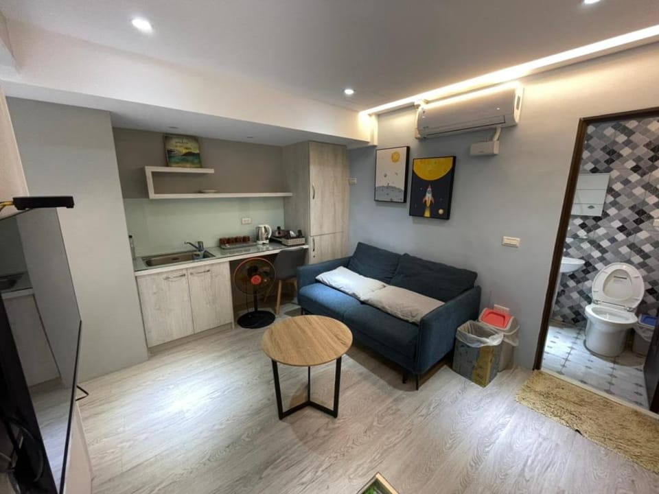 D老闆超好講話 三房包層 1分鐘到車站  (LINE詢問不用錢 ID: @d_boss) Apartment in Taiwan, Province of China