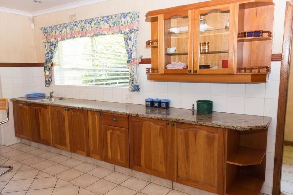 Phomolong guest house - Heldekruins.  Vacation rental in Roodepoort