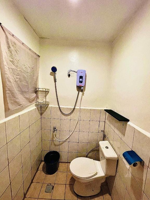 Staycation netflix wifi cable tv sanitize Apartment in Manila City