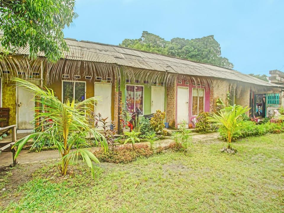 OYO 90279 Wartawan De Mansion Hotel in Indonesia