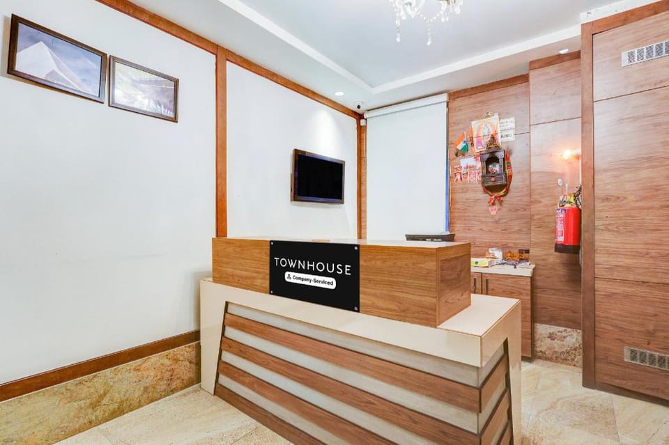 Super Townhouse Chhatarpur Near Metro Park Hotel in New Delhi