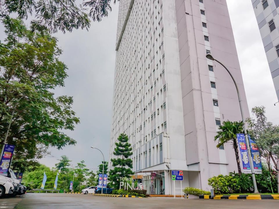 OYO 90241 Gunung Putri Square Apartment Hotel in West Java