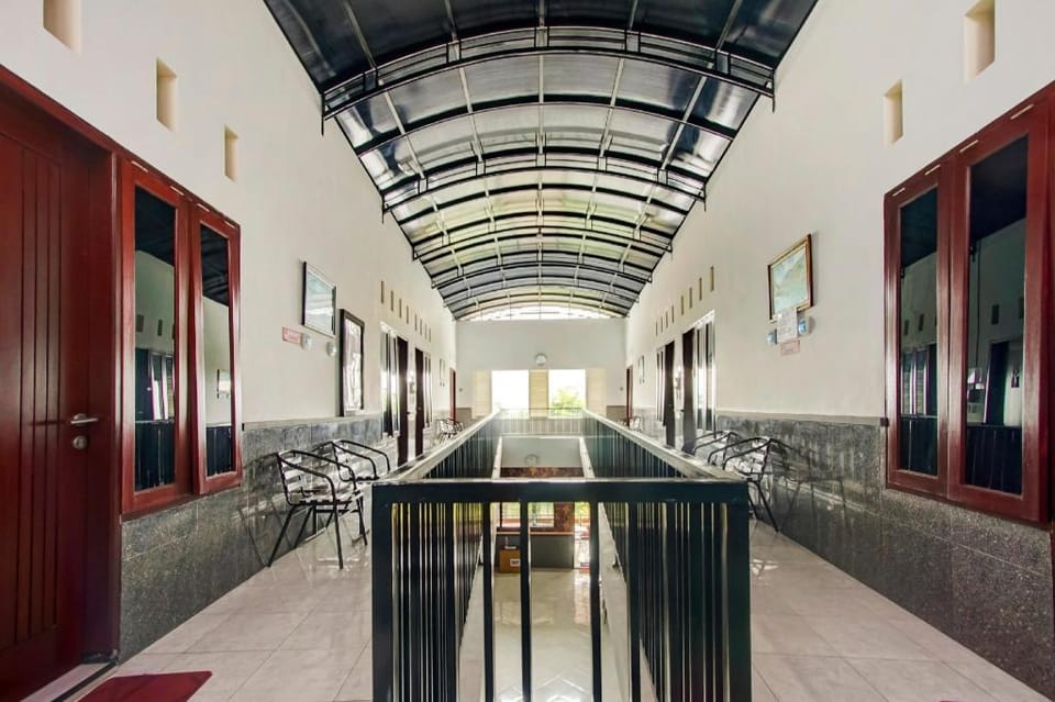 Capital O 90151 Guest House 180 Hotel in Batu