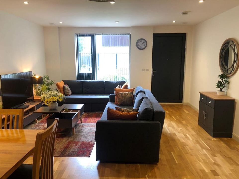 Modern 2Bed&2Bath Flat with FREE Wi-Fi / PARKING Apartment in Edgware