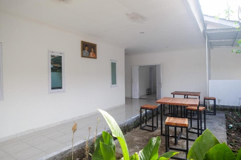 RedDoorz Syariah @ Griya Merbotan Demak Hotel in Indonesia