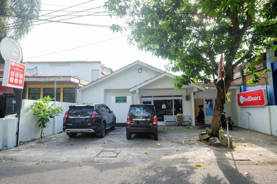 RedDoorz Syariah @ Griya Merbotan Demak Hotel in Indonesia