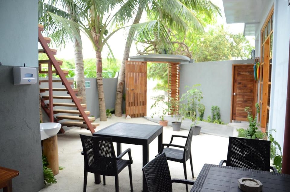 Hudhuvelikamadhoo Hotel in Maldives
