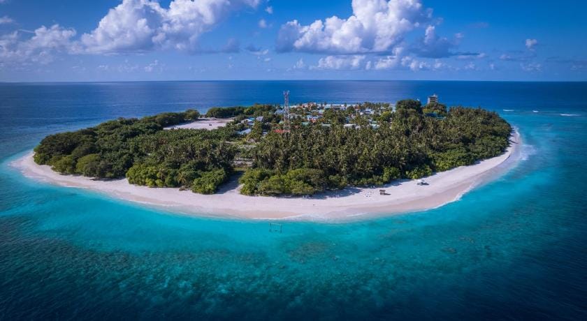 Hudhuvelikamadhoo Hotel in Maldives