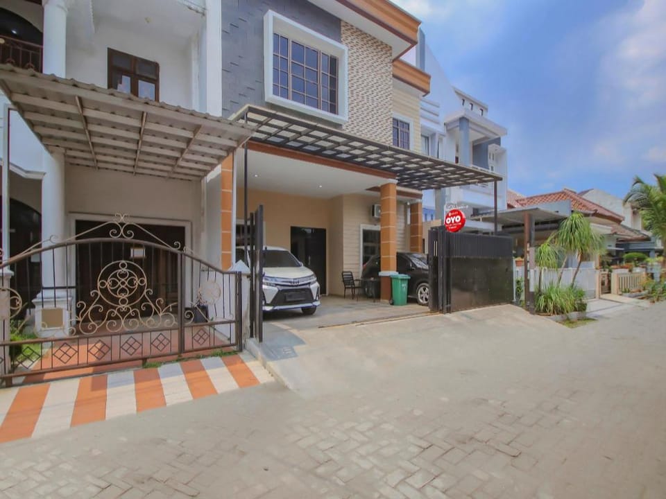 OYO 90338 Rumah Yasmin Syariah Hotel in Indonesia