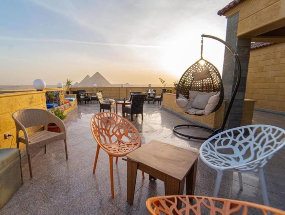 Gardenia Pyramids View Inn - Rooftop Hostel in Egypt