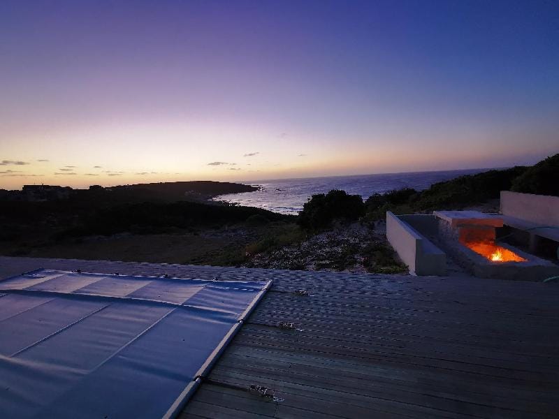 Private Beach Getaway -Uninterrupted Sunset Views Villa in Western Cape