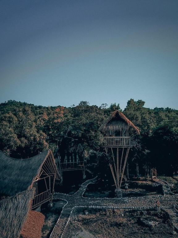 Tree House - Rumah Pohon - Penida Bambu Green Villa in Nusapenida