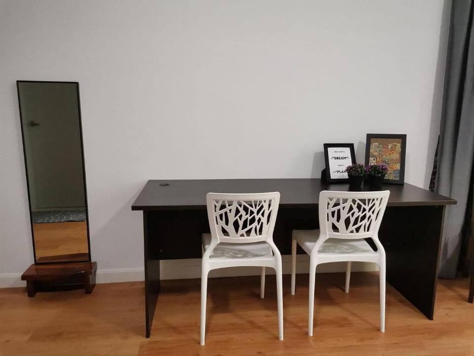 Geniehome PoolView 3BR 100mbps@Utropolis Shah Alam Apartment in Petaling Jaya