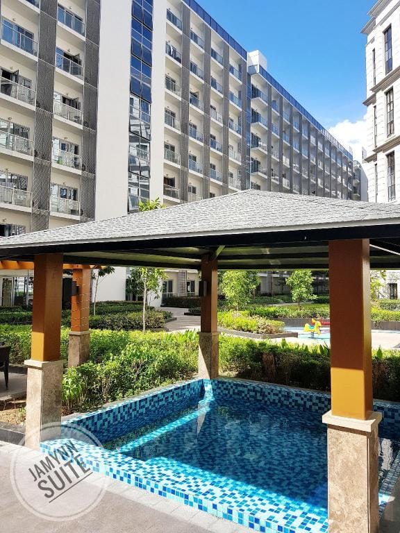 JamYnn Studio Suite across T3 w/Balcony-Pool view Apartment in Pasay