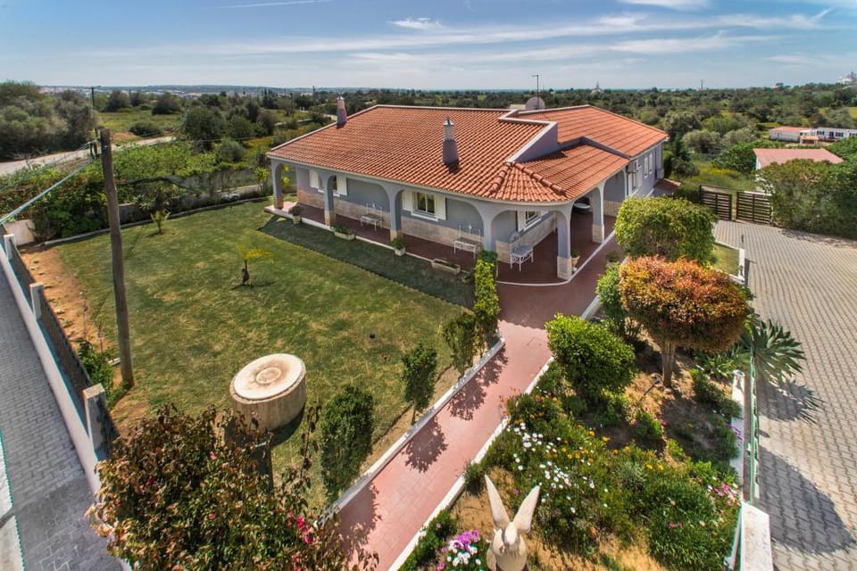 Villa V5 with Private pool and games room with snooker Villa in Faro District