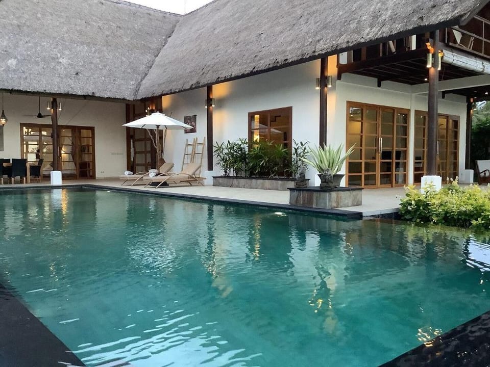Villa Sungai Raja direct aan het strand van Bali Villa in Bali