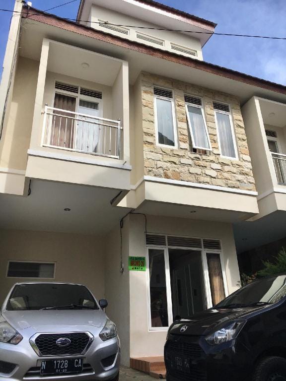 Villa Batu dekat Balaikota (8 orang) Villa in Batu