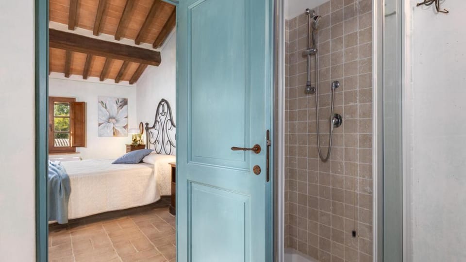 PODERE MADONNA DI MEZZO 6, Emma Villas Villa in Umbria