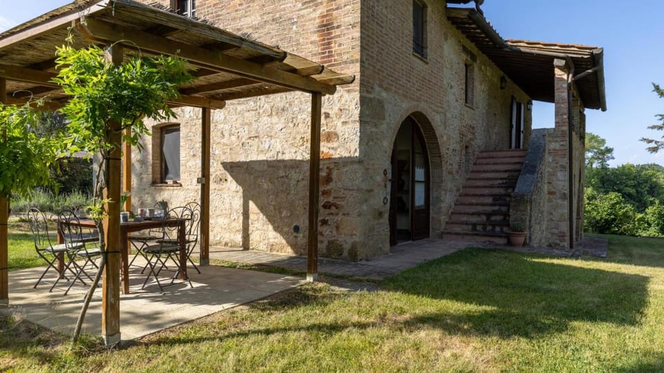 PODERE MADONNA DI MEZZO 6, Emma Villas Villa in Umbria